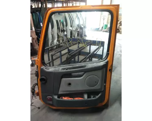 VOLVO VNM DOOR ASSEMBLY, FRONT