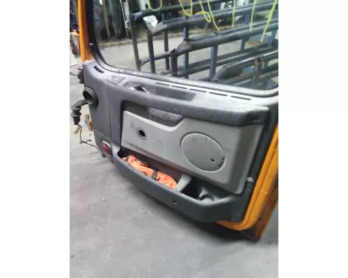 VOLVO VNM DOOR ASSEMBLY, FRONT