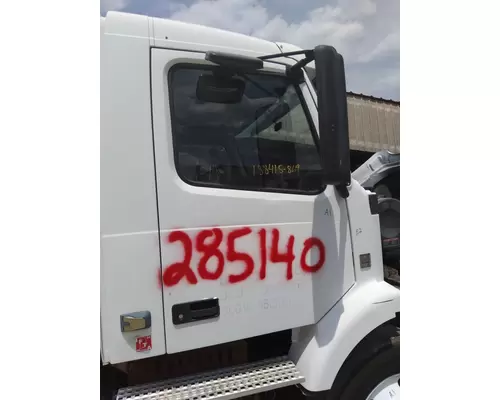 VOLVO VNM DOOR ASSEMBLY, FRONT