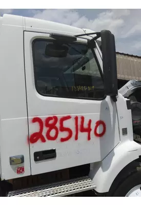 VOLVO VNM DOOR ASSEMBLY, FRONT