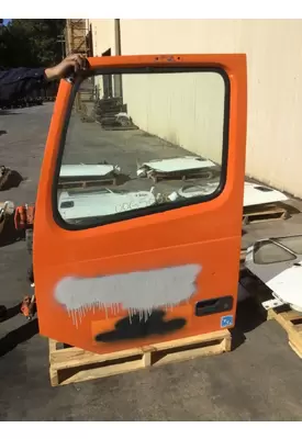 VOLVO VNM DOOR ASSEMBLY, FRONT