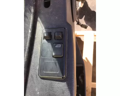 VOLVO VNM DOOR ASSEMBLY, FRONT