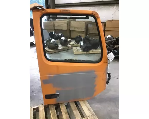 VOLVO VNM DOOR ASSEMBLY, FRONT