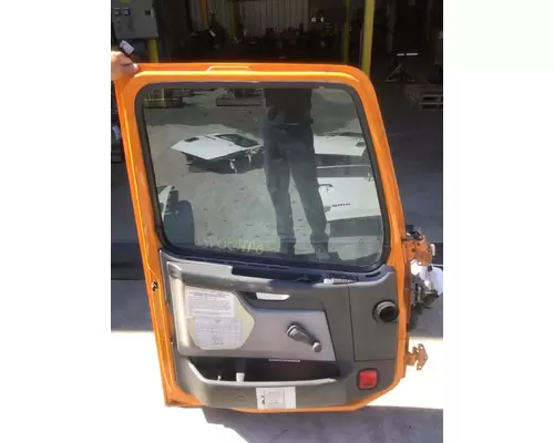 VOLVO VNM DOOR ASSEMBLY, FRONT