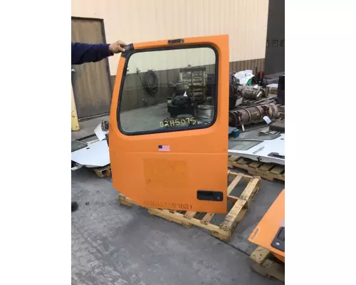 VOLVO VNM DOOR ASSEMBLY, FRONT