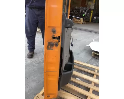 VOLVO VNM DOOR ASSEMBLY, FRONT