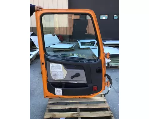 VOLVO VNM DOOR ASSEMBLY, FRONT