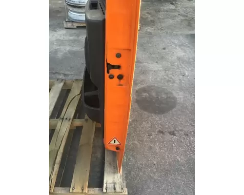 VOLVO VNM DOOR ASSEMBLY, FRONT