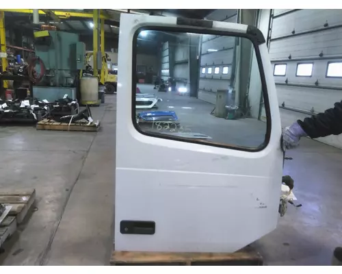 VOLVO VNM DOOR ASSEMBLY, FRONT