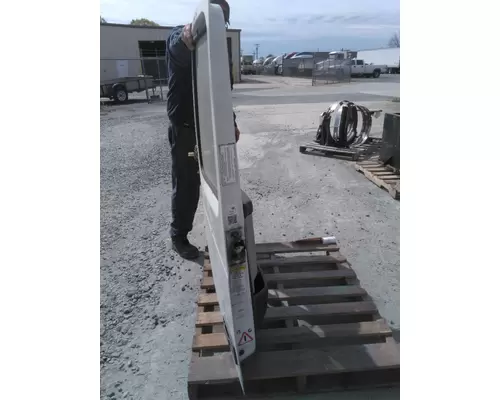 VOLVO VNM DOOR ASSEMBLY, FRONT