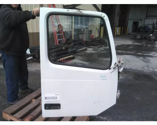 VOLVO VNM DOOR ASSEMBLY, FRONT