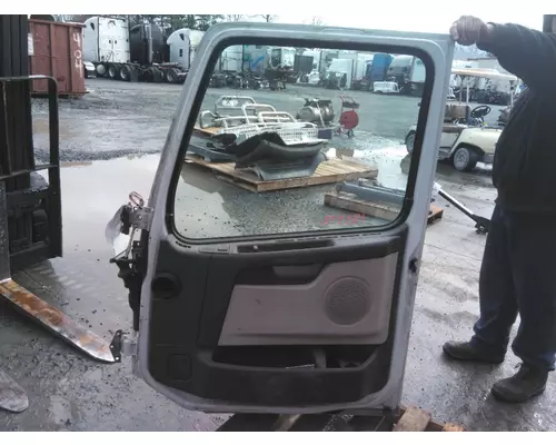 VOLVO VNM DOOR ASSEMBLY, FRONT