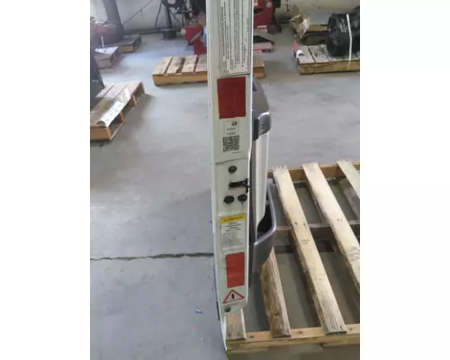 VOLVO VNM DOOR ASSEMBLY, FRONT