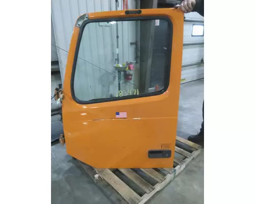 VOLVO VNM DOOR ASSEMBLY, FRONT