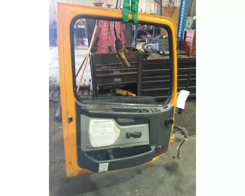 VOLVO VNM DOOR ASSEMBLY, FRONT