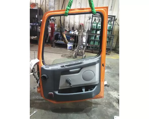 VOLVO VNM DOOR ASSEMBLY, FRONT