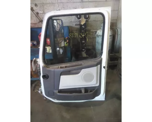 VOLVO VNM DOOR ASSEMBLY, FRONT