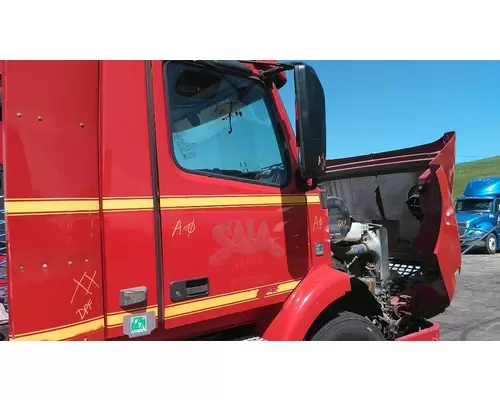 VOLVO VNM DOOR ASSEMBLY, FRONT