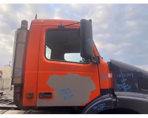 VOLVO VNM DOOR-FRONT