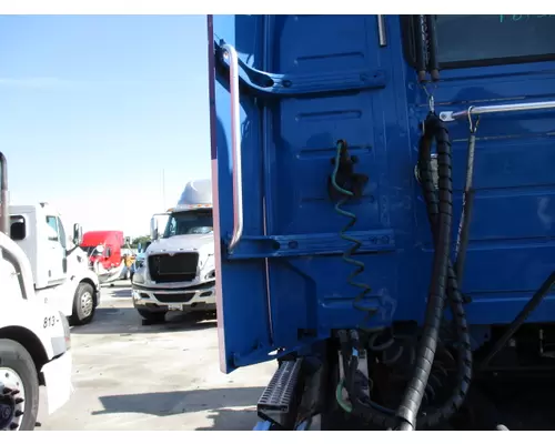 VOLVO VNM FAIRING, SLEEPER