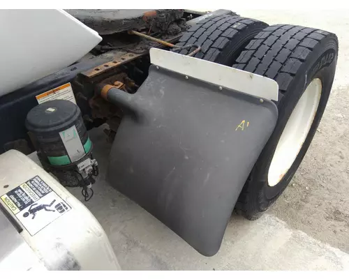 VOLVO VNM FENDER, QUARTERHALF REAR