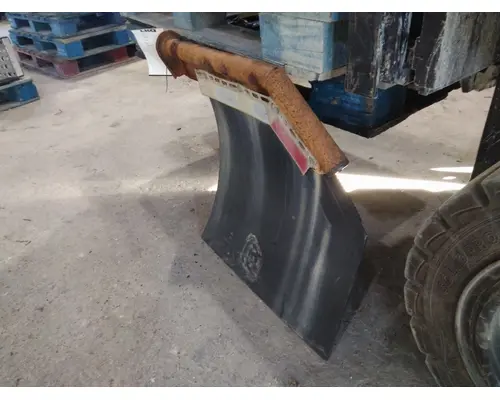 VOLVO VNM FENDER EXTENSION