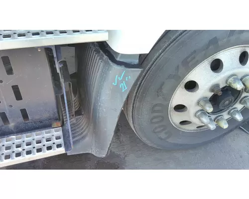 VOLVO VNM FENDER EXTENSION