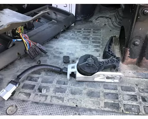 VOLVO VNM FOOT PEDAL