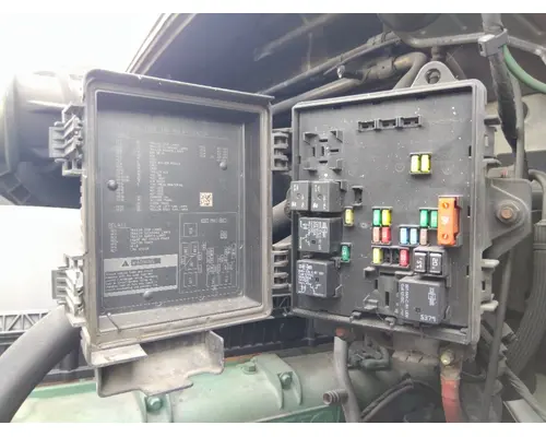 VOLVO VNM FUSE BOX