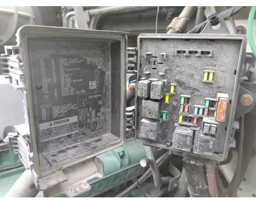 VOLVO VNM FUSE BOX