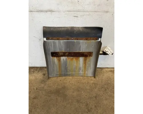 VOLVO VNM Fender Extension