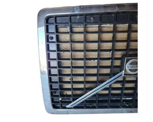 VOLVO VNM Grille