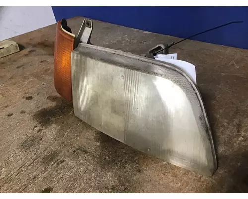 VOLVO VNM HEADLAMP ASSEMBLY