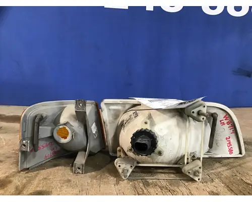 VOLVO VNM HEADLAMP ASSEMBLY