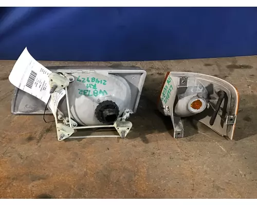 VOLVO VNM HEADLAMP ASSEMBLY