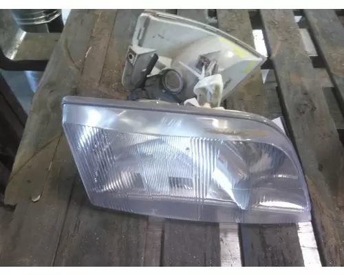 VOLVO VNM HEADLAMP ASSEMBLY