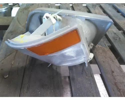 VOLVO VNM HEADLAMP ASSEMBLY