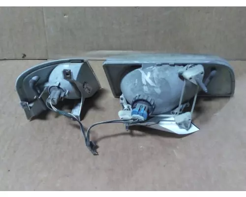 VOLVO VNM HEADLAMP ASSEMBLY