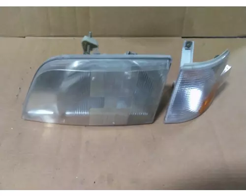 VOLVO VNM HEADLAMP ASSEMBLY