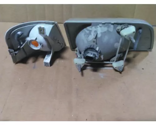 VOLVO VNM HEADLAMP ASSEMBLY