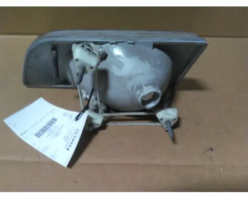 VOLVO VNM HEADLAMP ASSEMBLY
