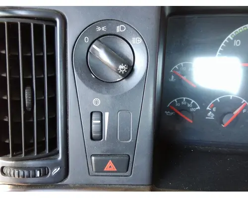 VOLVO VNM HEADLAMP SWITCH