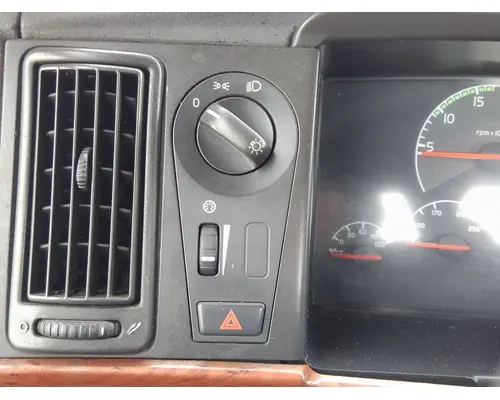 VOLVO VNM HEADLAMP SWITCH