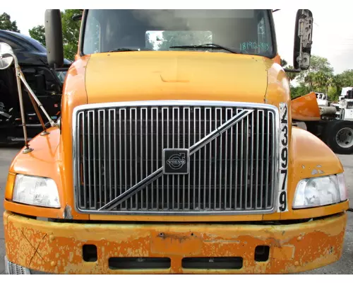 VOLVO VNM HOOD