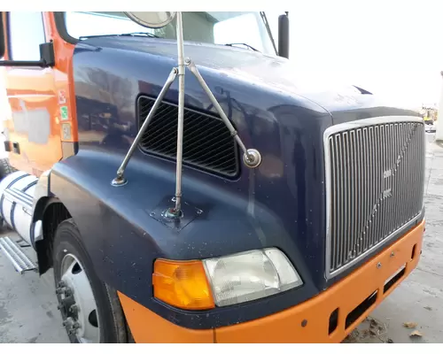 VOLVO VNM HOOD