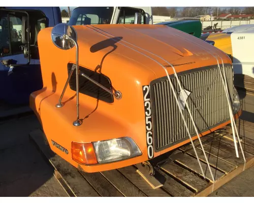 VOLVO VNM HOOD