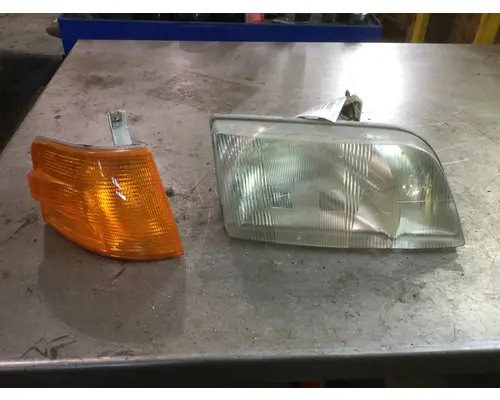 VOLVO VNM Headlamp Assembly