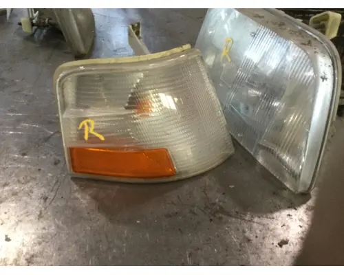 VOLVO VNM Headlamp Assembly