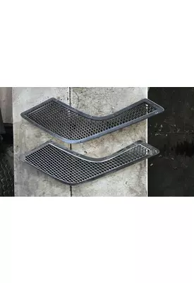 VOLVO VNM Hood Vent