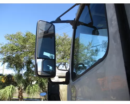 VOLVO VNM MIRROR ASSEMBLY CABDOOR